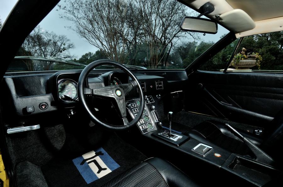 Интерьер De Tomaso Pantera 1971 года  (фото 7 из 35)
